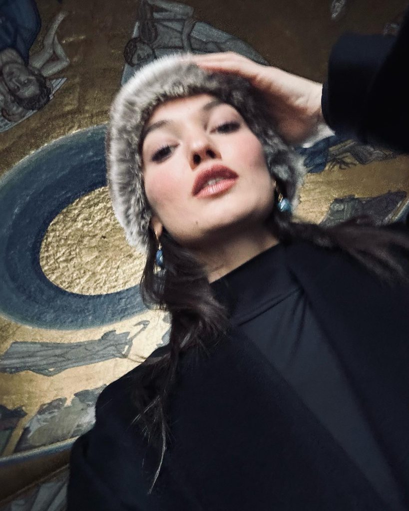 Pınar Deniz poses nude