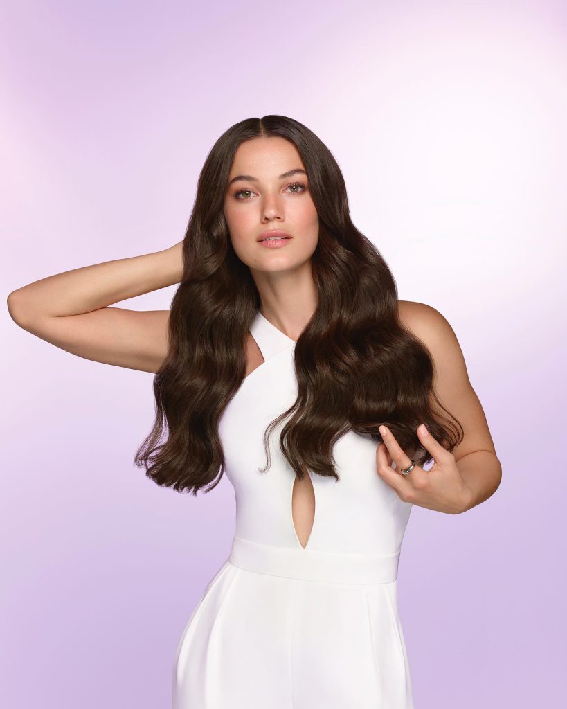 Pınar Deniz poses pussy