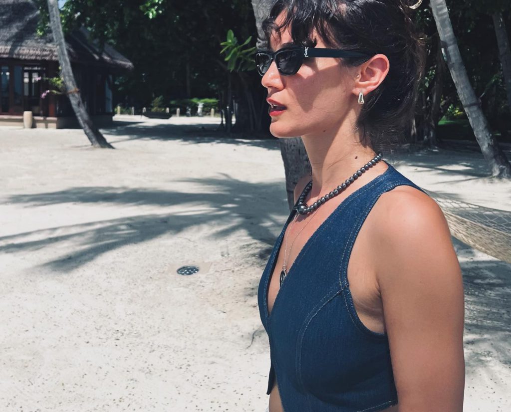 Pınar Deniz smiles fuck