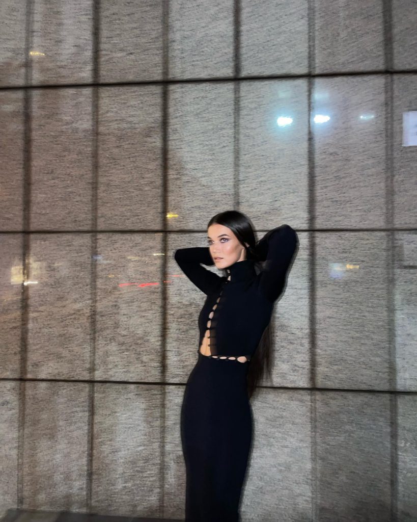 Pınar Deniz smiles xxx