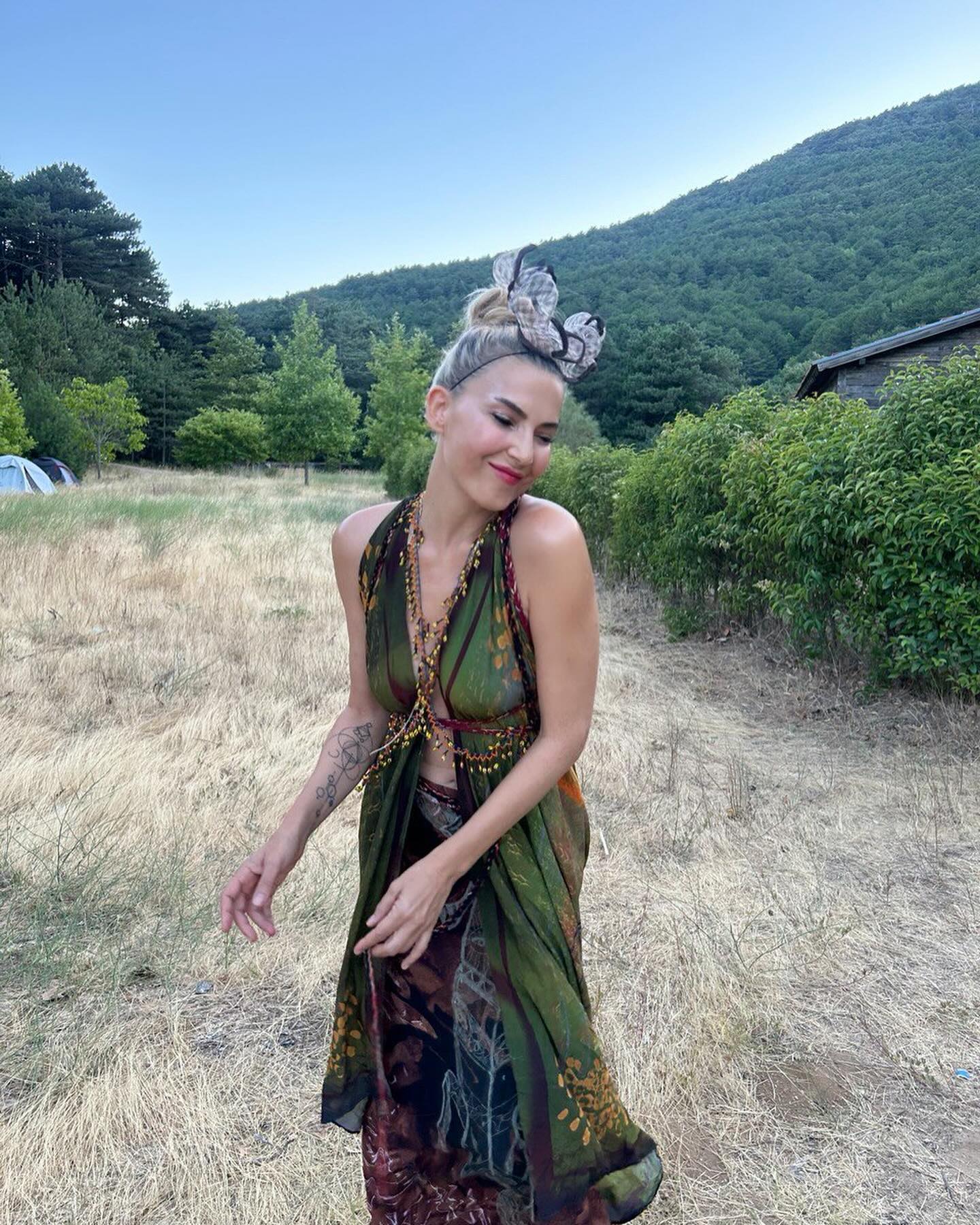 Çıplak Şebnem Dönmez Bikinili Külotsuz Sıcak Resimler