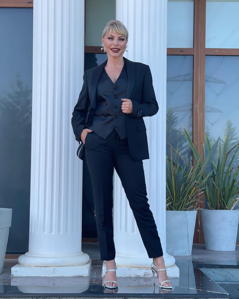 Seray Sever ardent hot photos