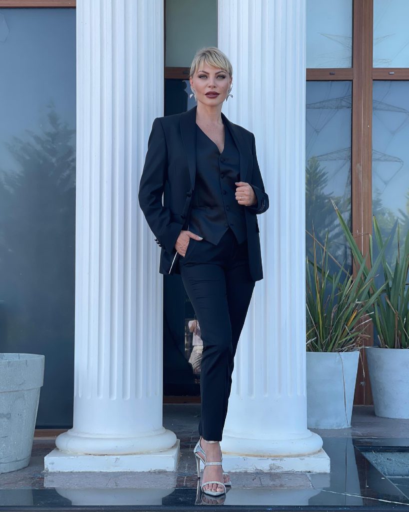 Seray Sever ardent nude