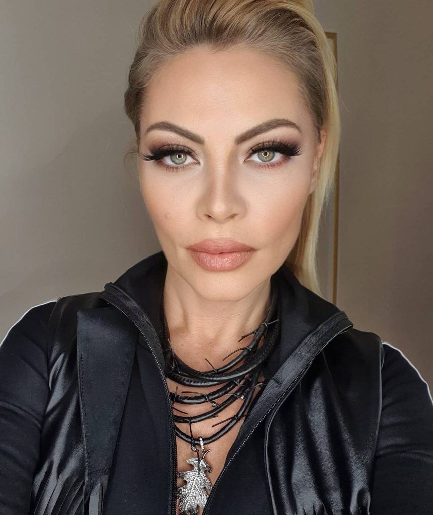 Seray Sever depicts fire boobs