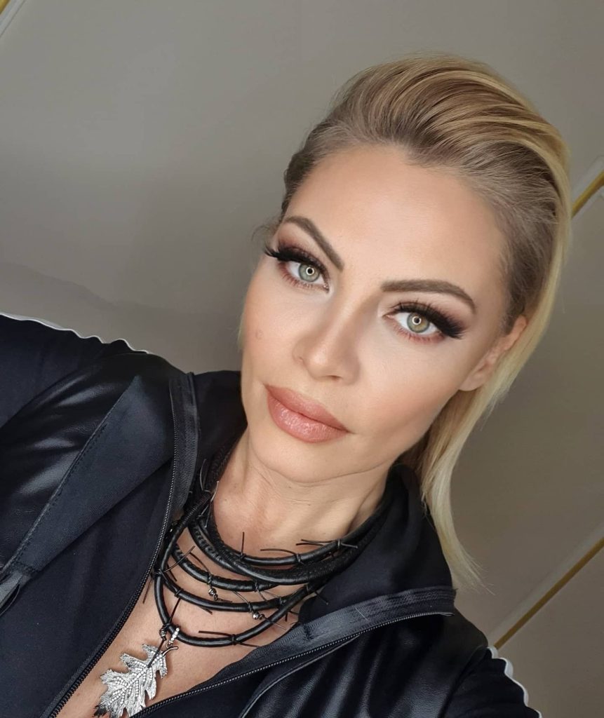 Seray Sever depicts fire hot images