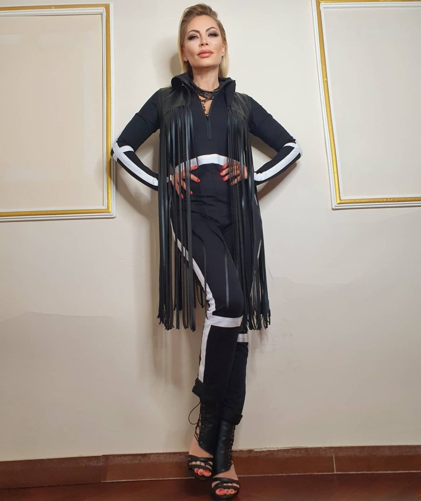 Seray Sever depicts fire pussy