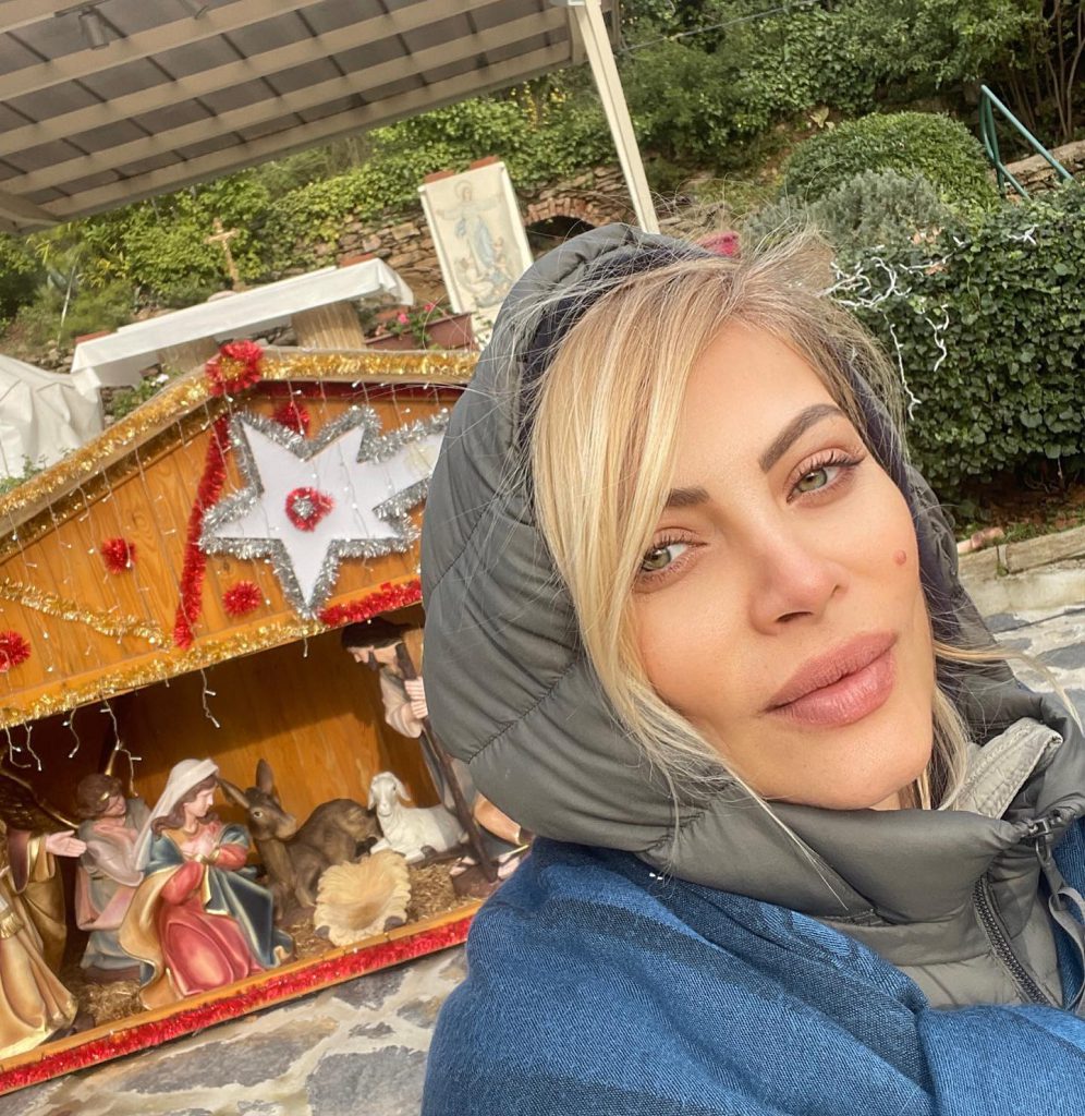 Seray Sever looks boobs