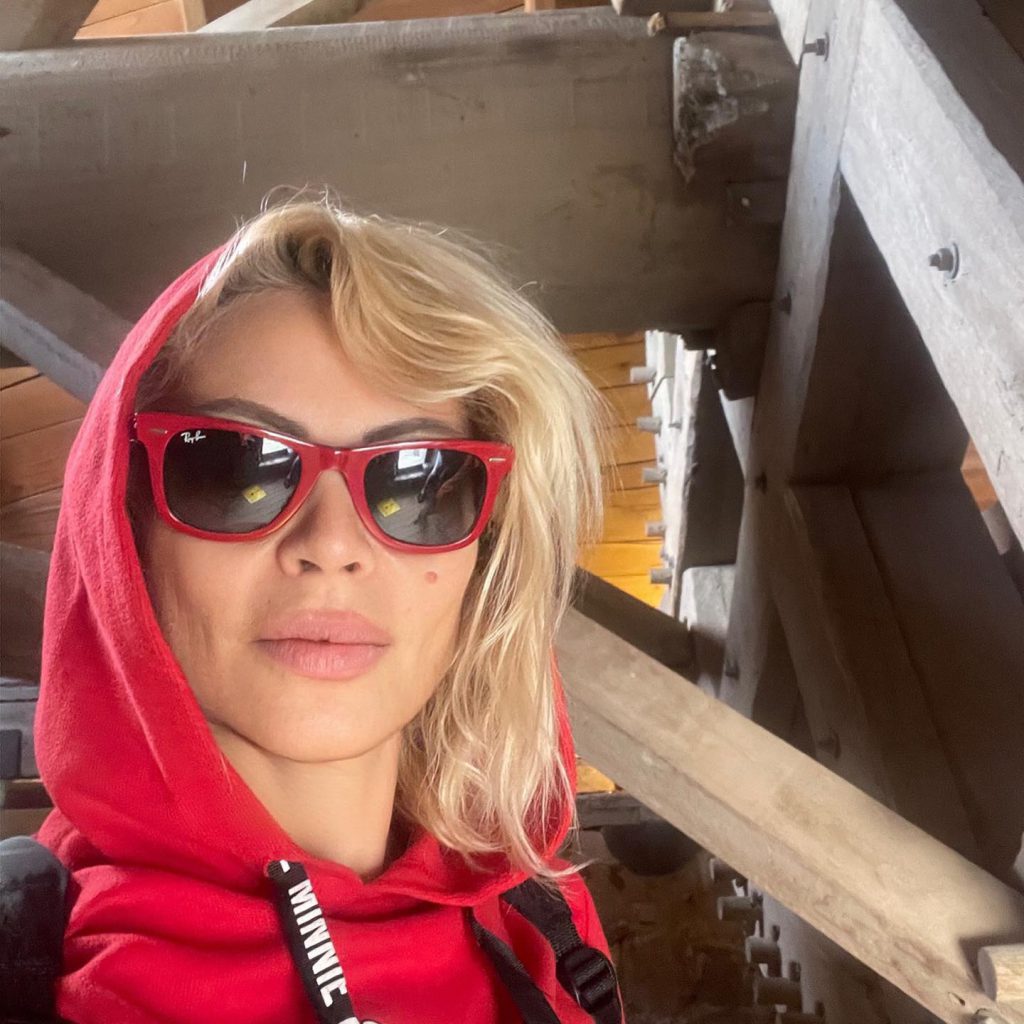 Seray Sever looks hot pics