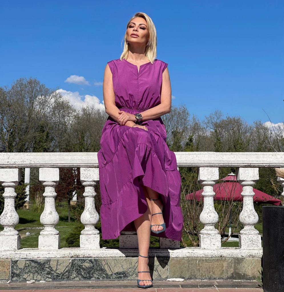 Seray Sever modeling nude pics