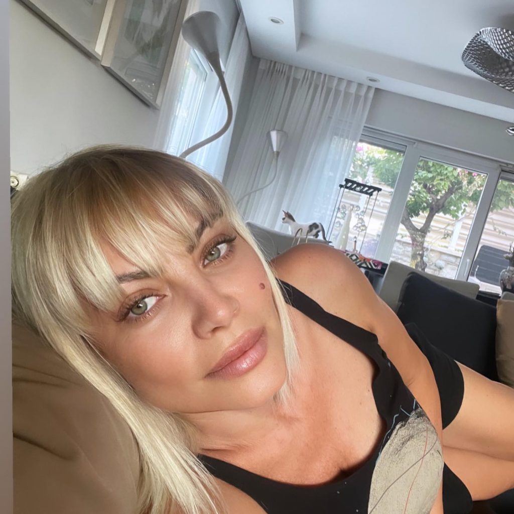 Seray Sever modeling porn