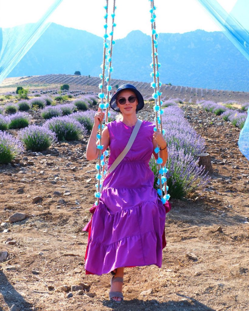 Seray Sever poses hot