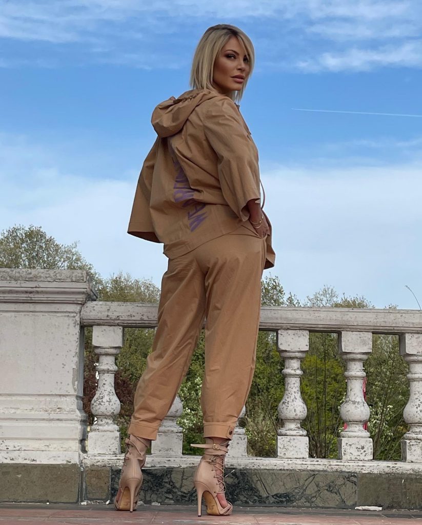 Seray Sever poses hot bikini