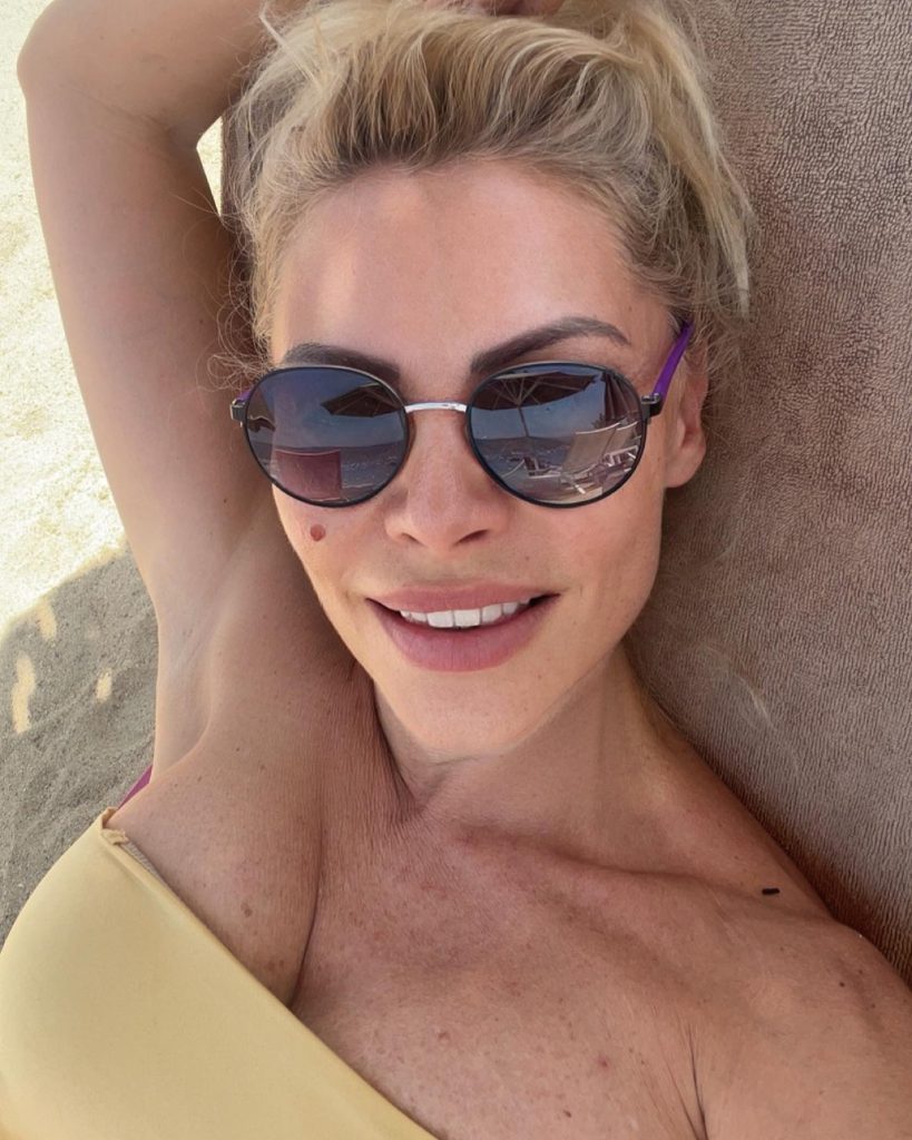 Seray Sever smiles ass