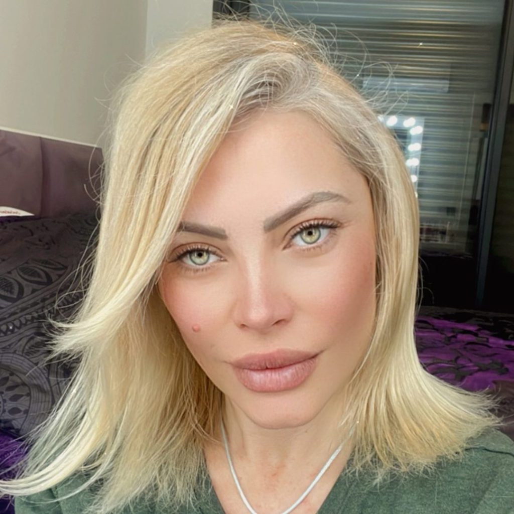 Seray Sever smiles boobs