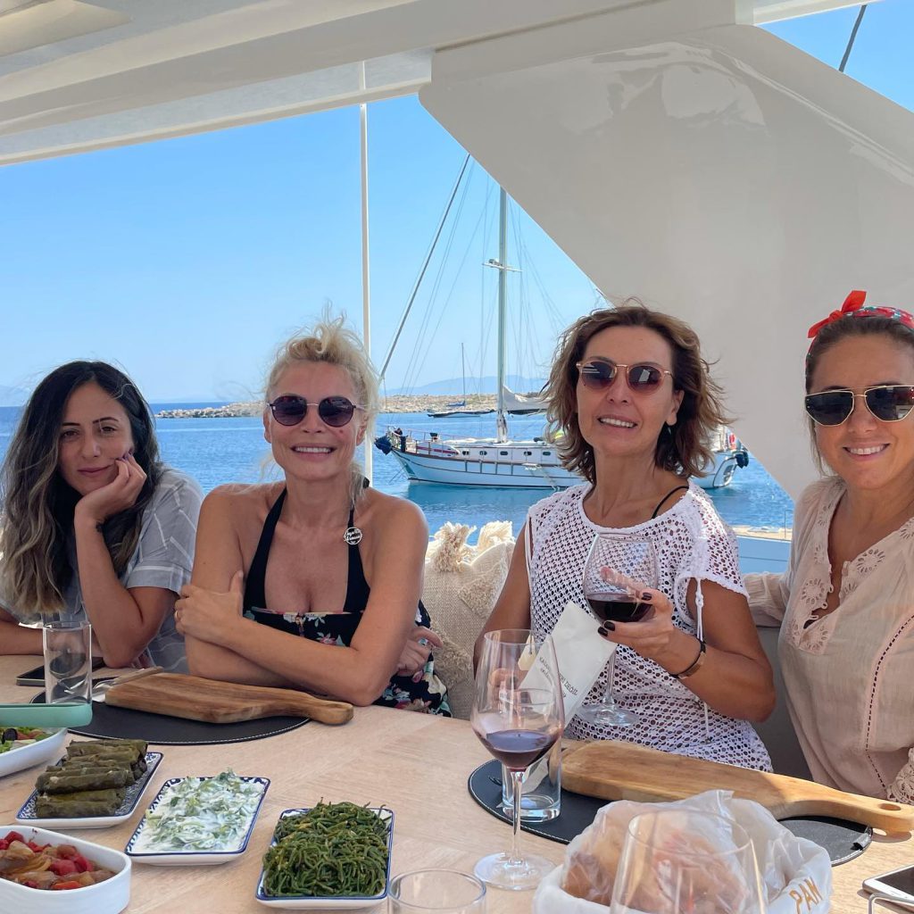 Seray Sever smiles hot pics