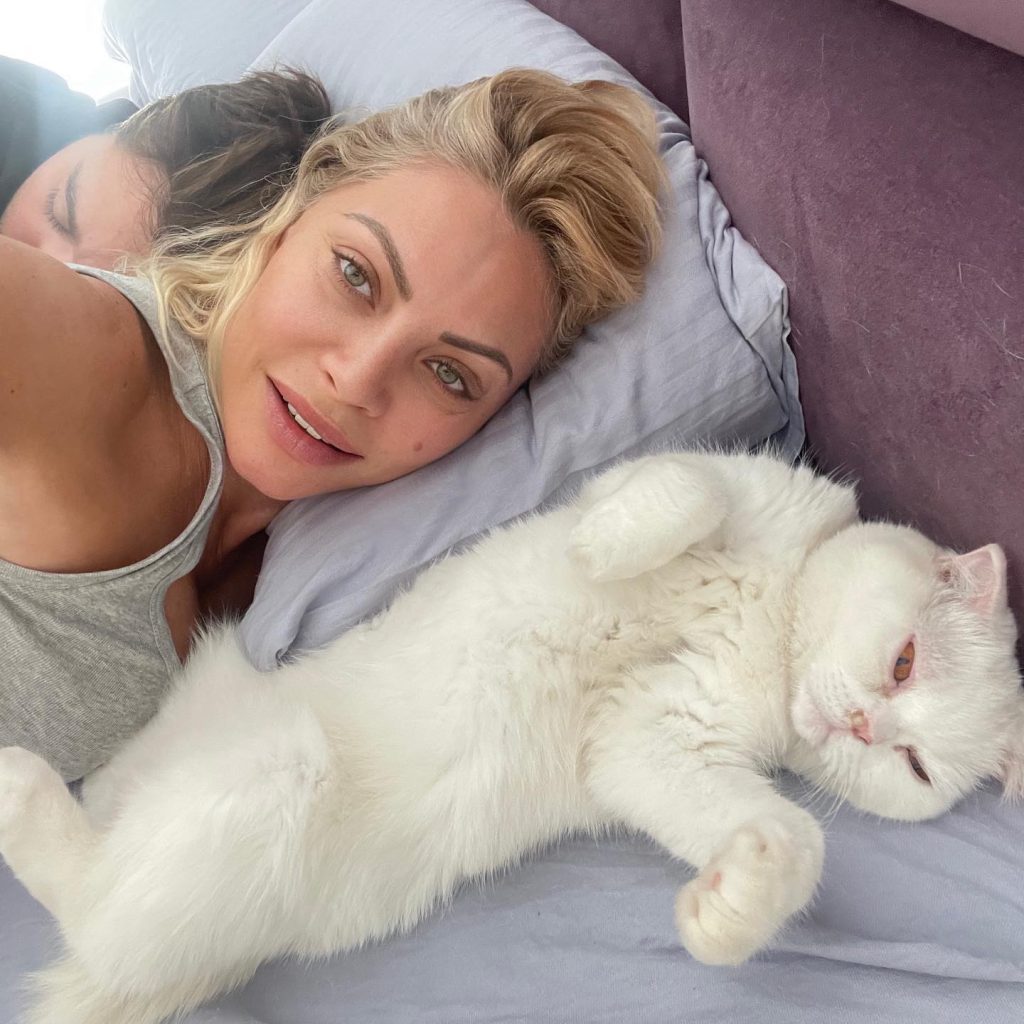 Seray Sever smiles hot xxx