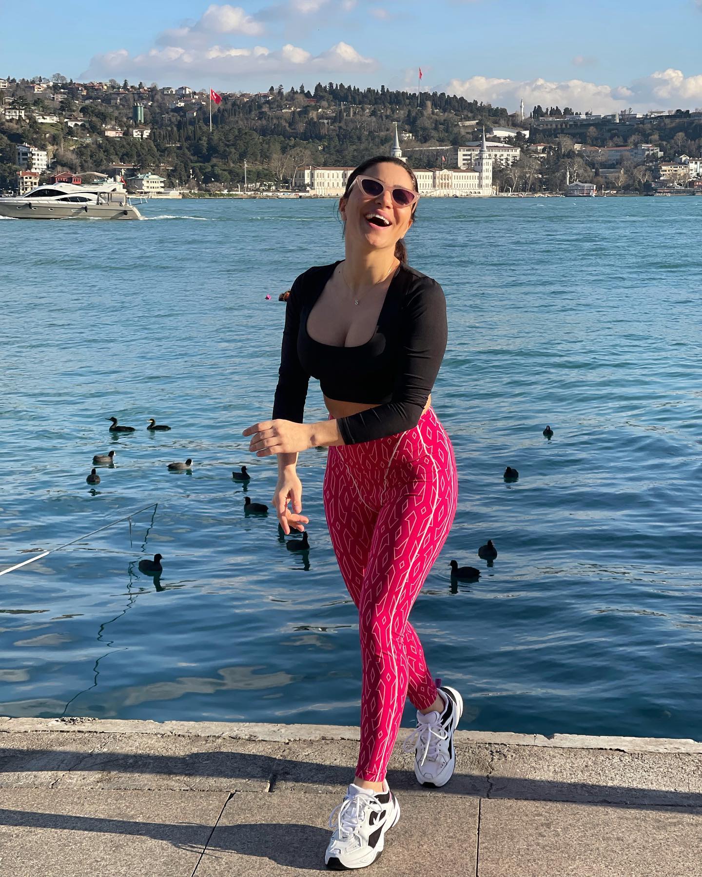 Çıplak Serpil Cansız Bikinili Külotsuz Sıcak Resimler