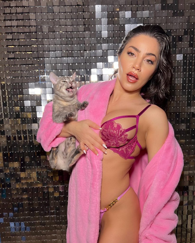 Serpil Cansız depicts fire nudes