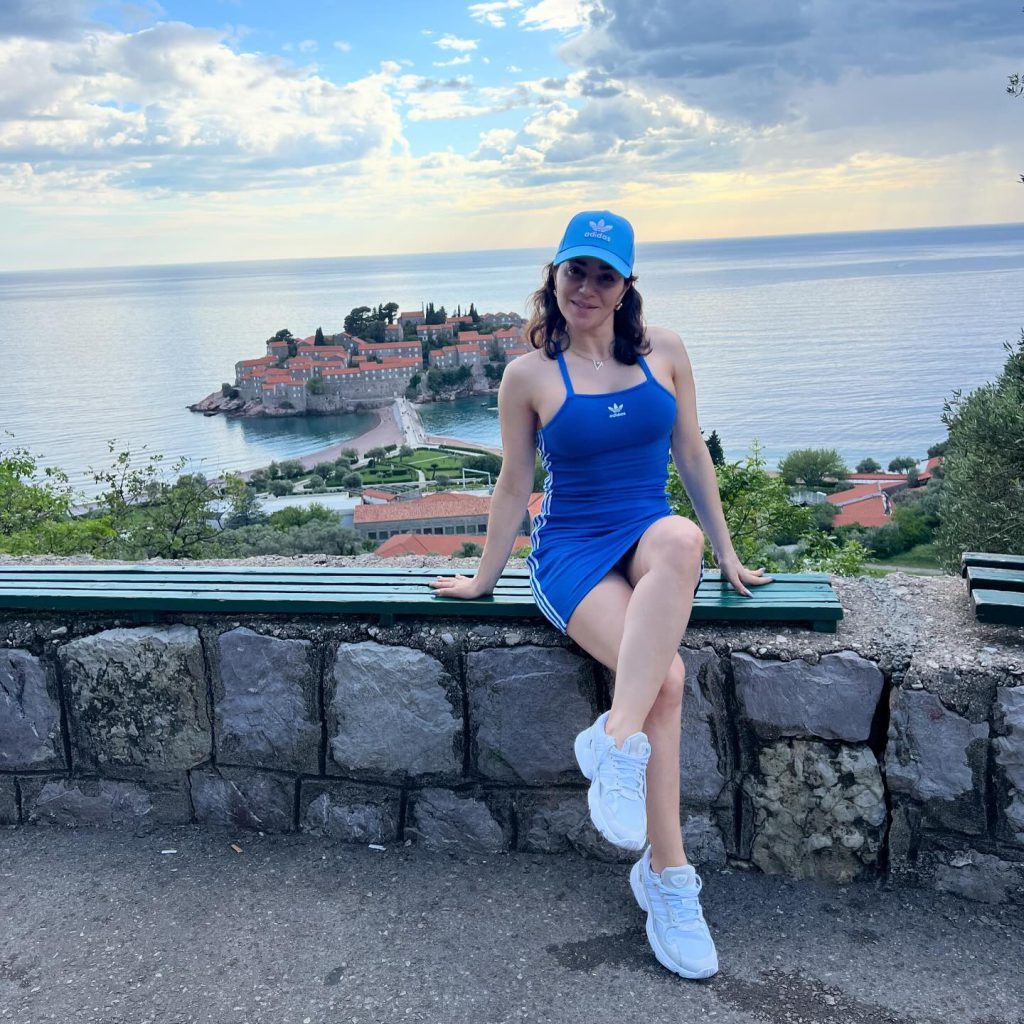 Serpil Cansız modeling hot