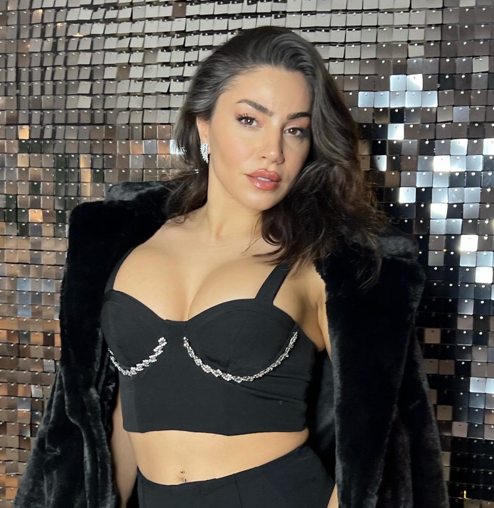 Serpil Cansız modeling pussy