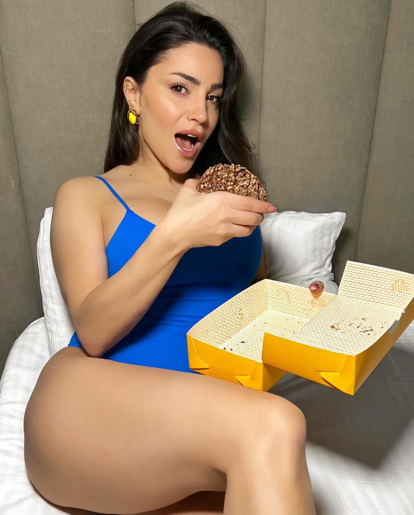 Serpil Cansız poses nude