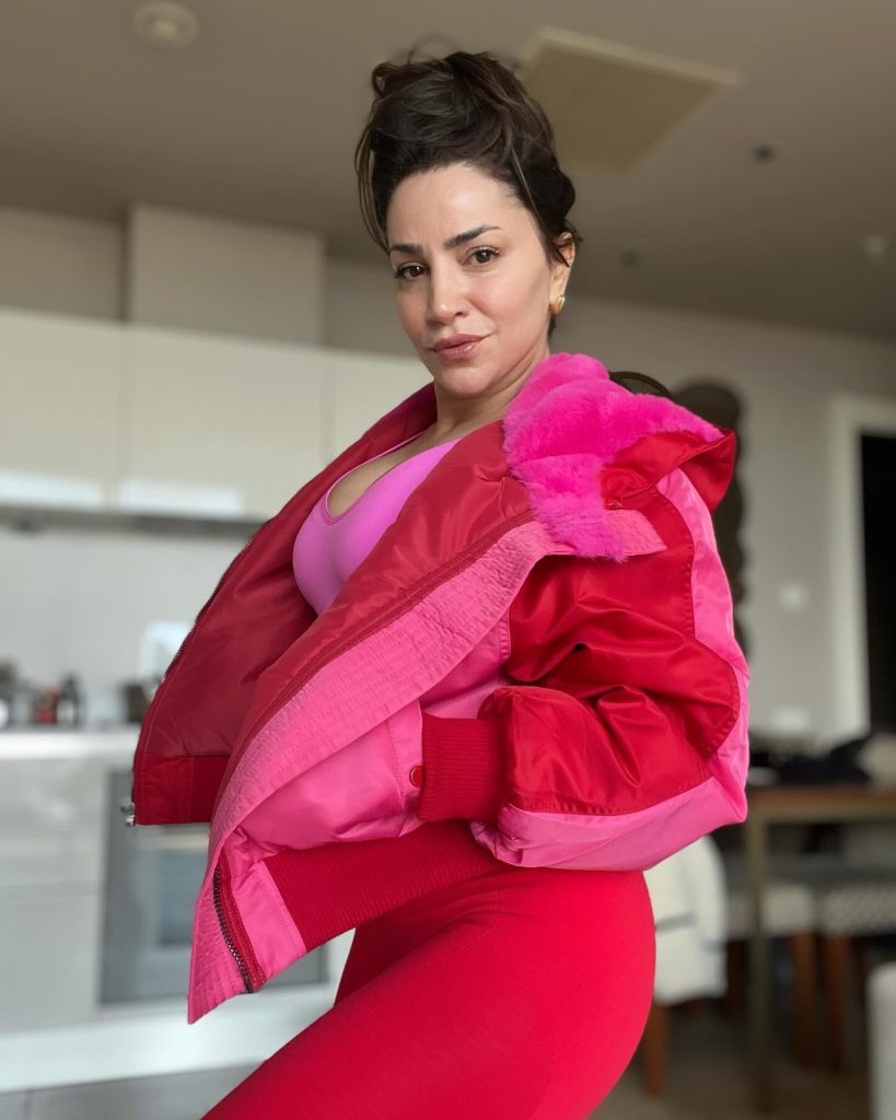 Serpil Cansız poses porn