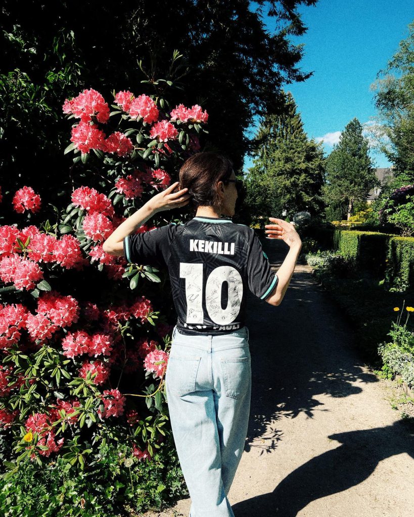 Sibel Kekilli ardent hot bikini