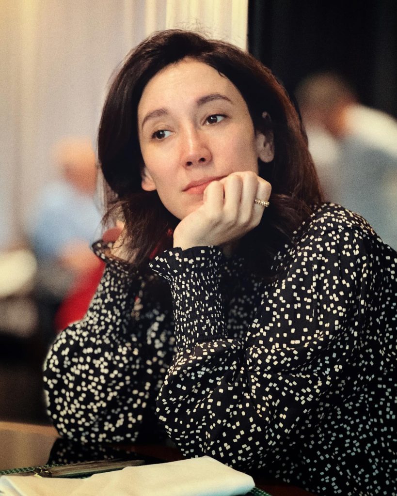 Sibel Kekilli looks naked