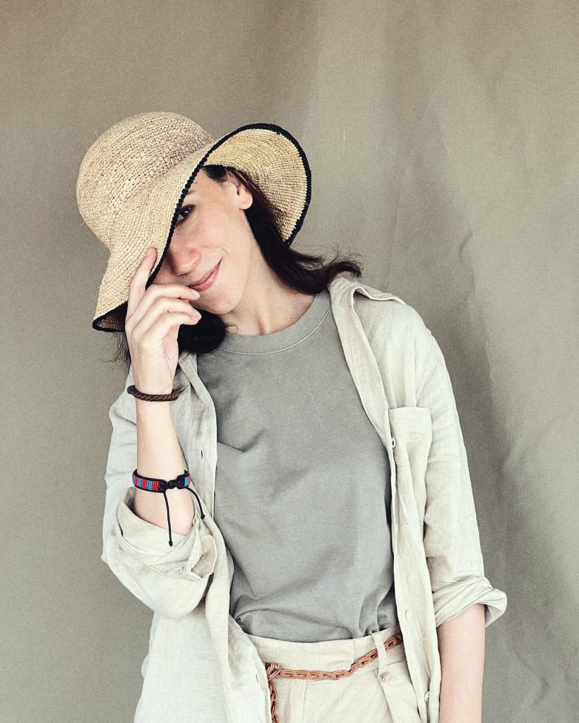 Sibel Kekilli looks nude