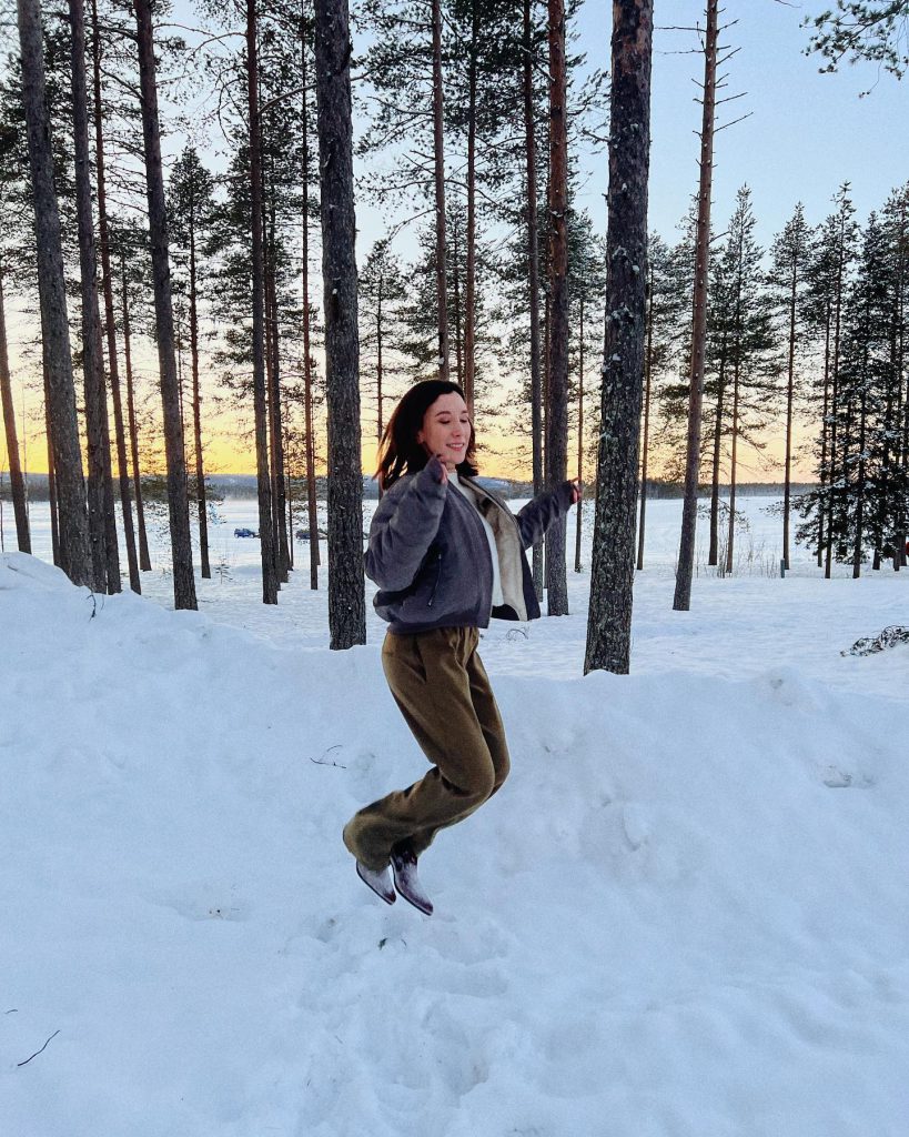 Sibel Kekilli poses pussy