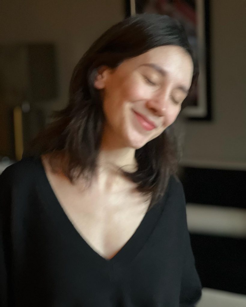 Sibel Kekilli smiles hot bikini