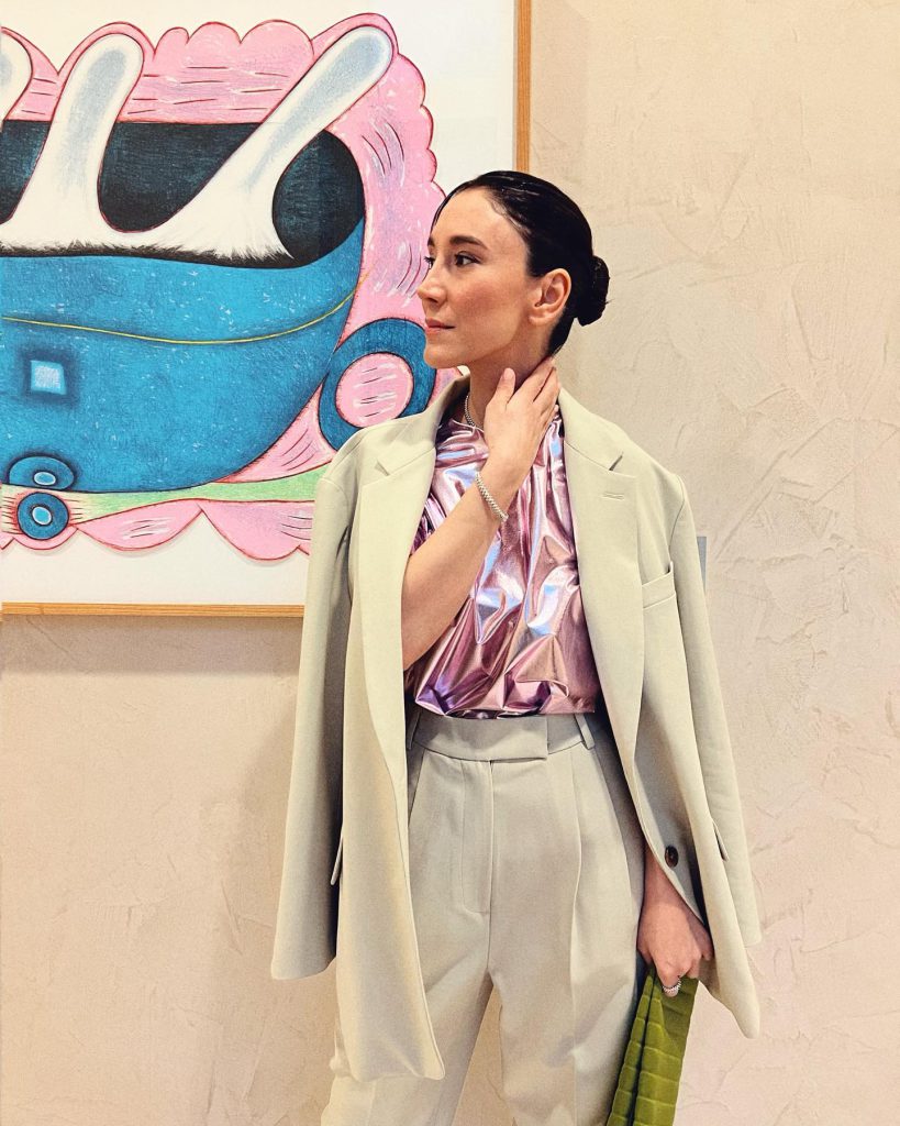 Sibel Kekilli smiles pussy