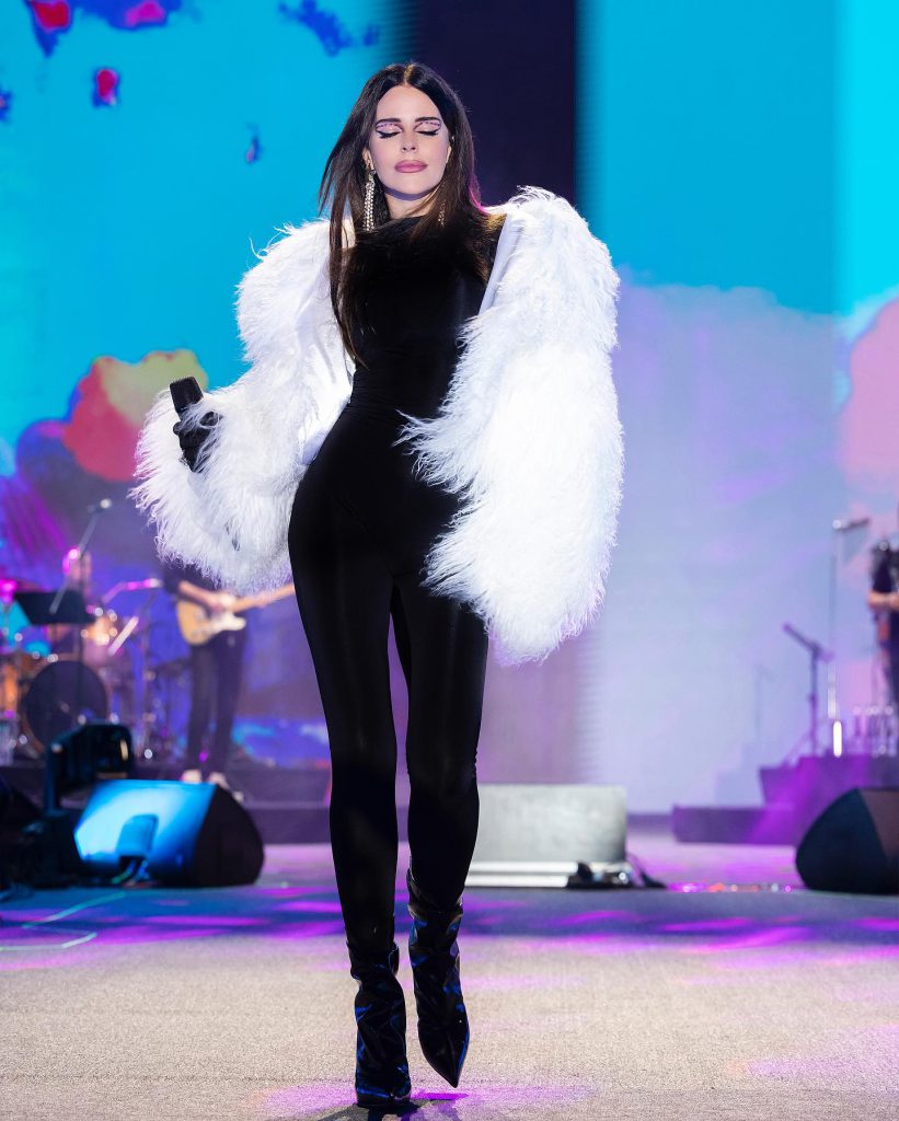 Simge beautiful nude pics