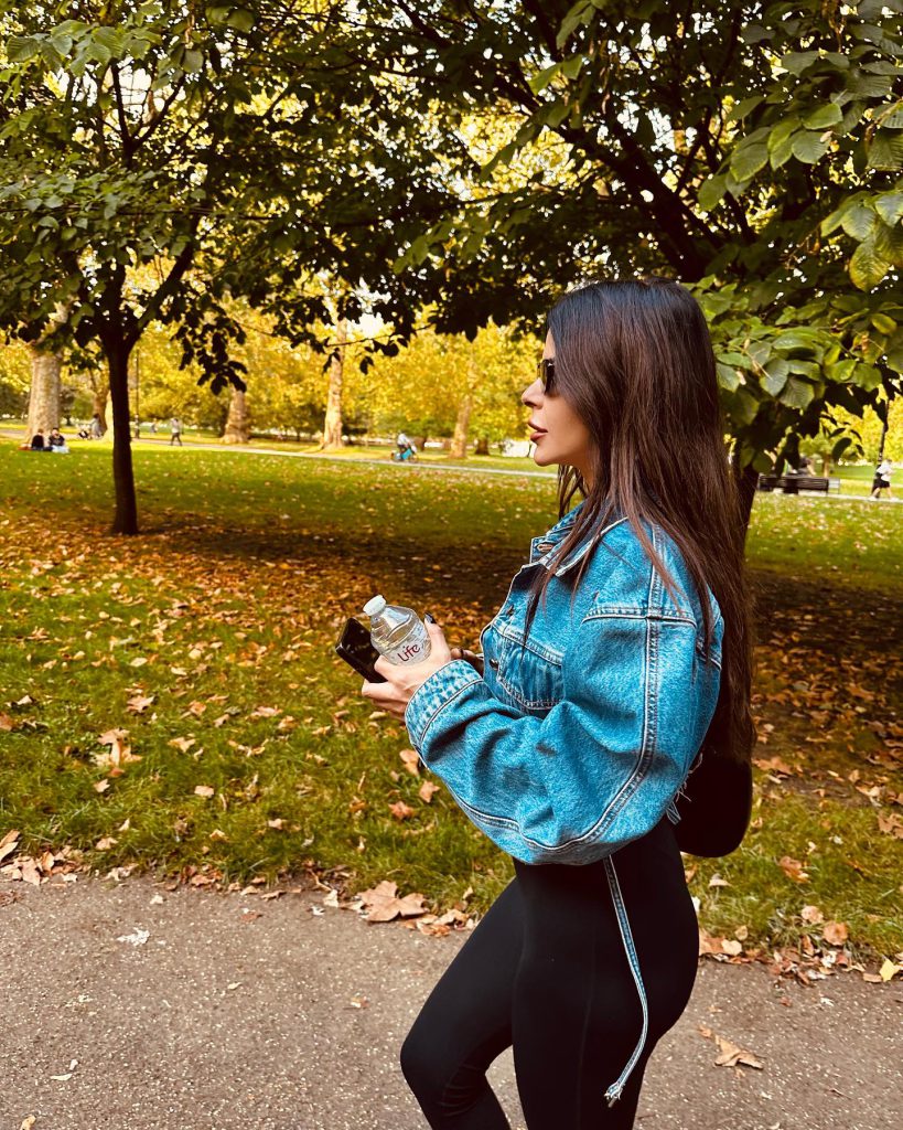 Simge depicts fire naked