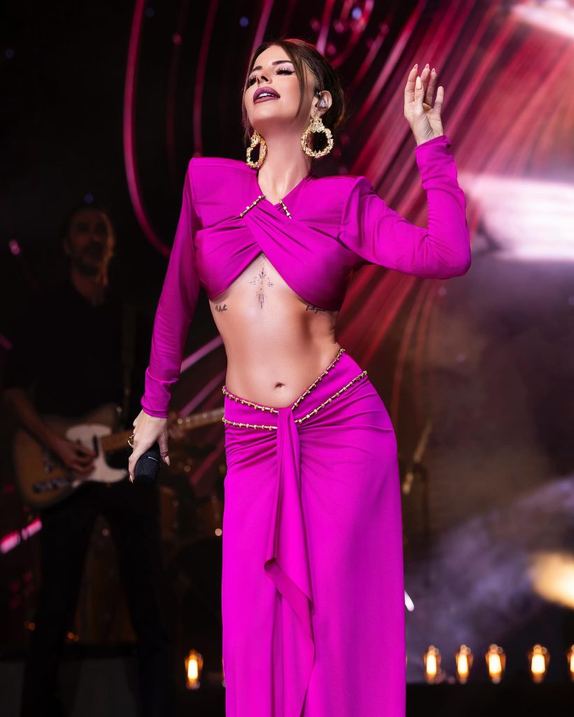 Simge looks hot images