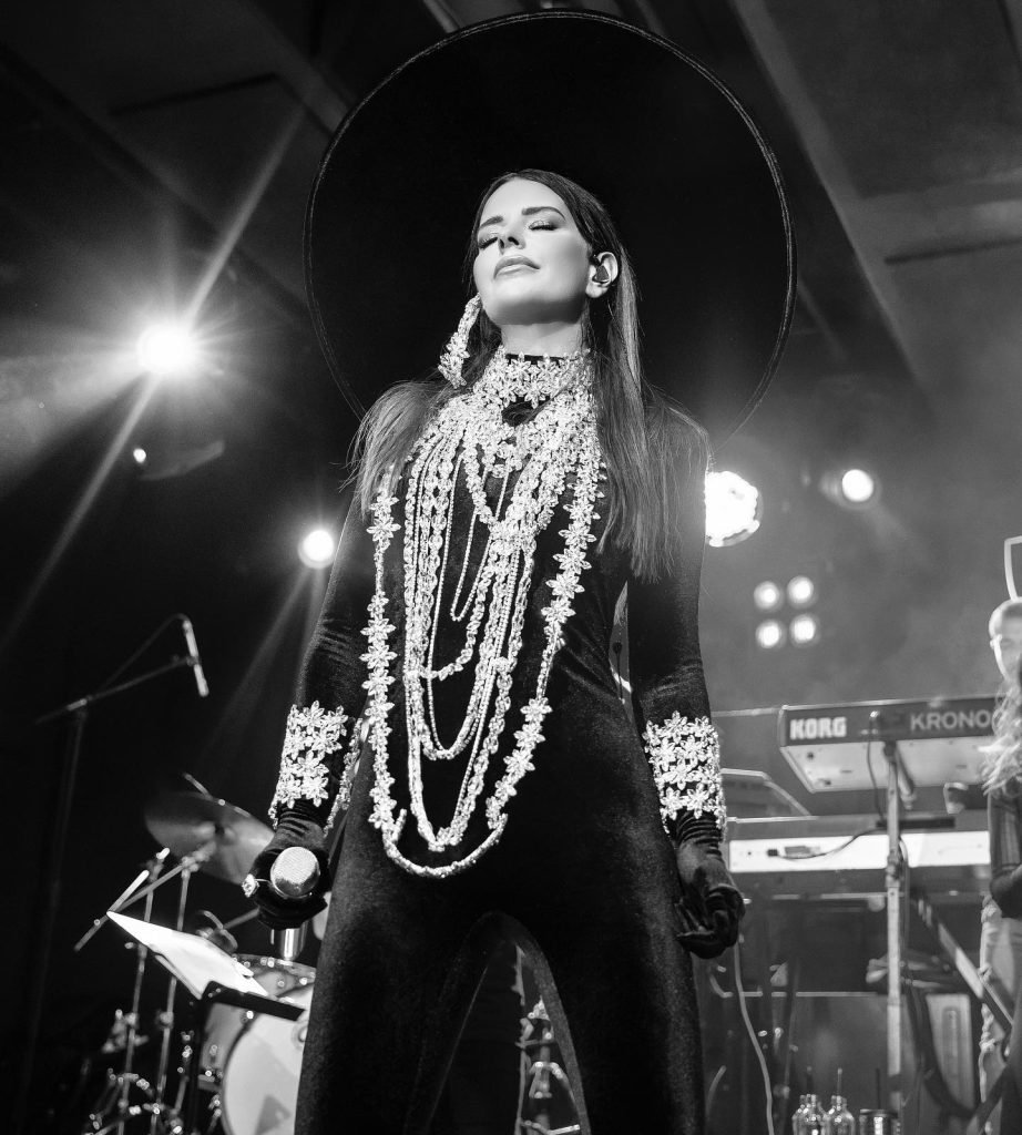 Simge modeling bikini