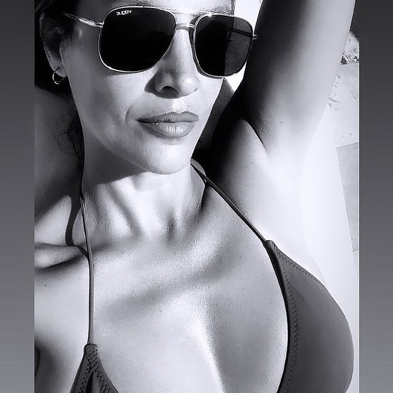 Tuğba Ekinci beautiful bikini