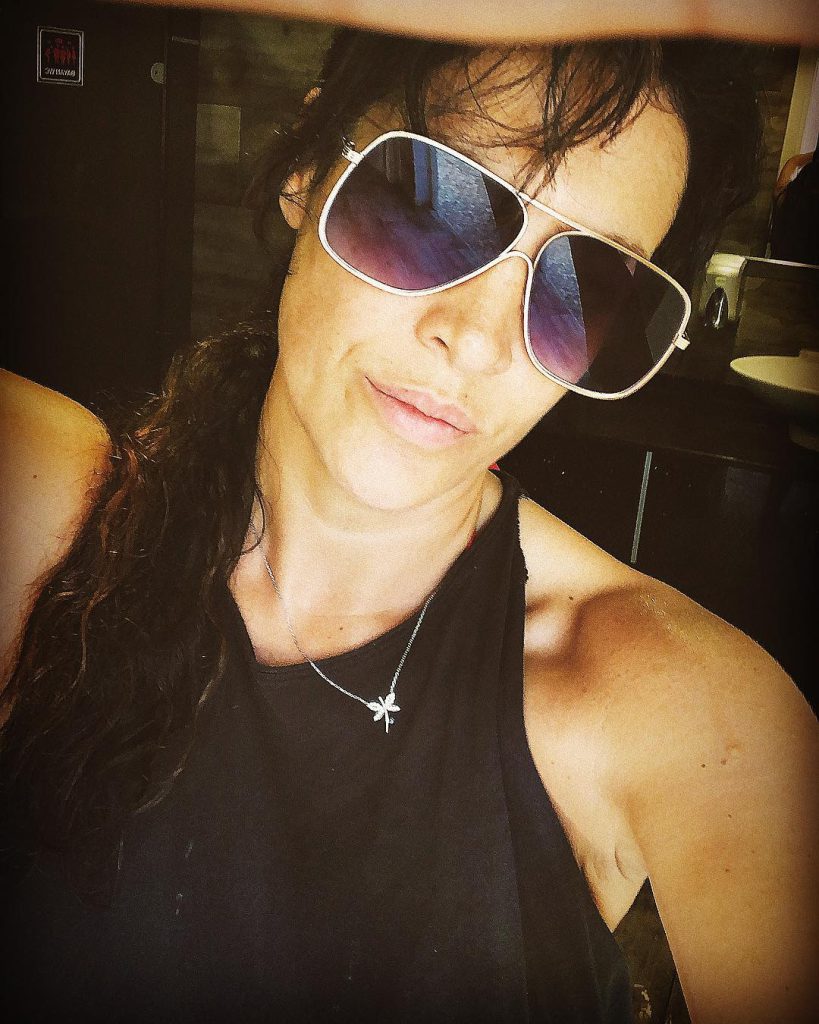 Tuğba Ekinci depicts fire ass