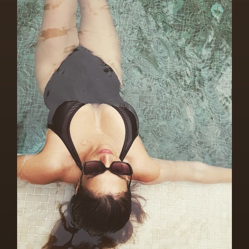 Tuğba Ekinci depicts fire fuck