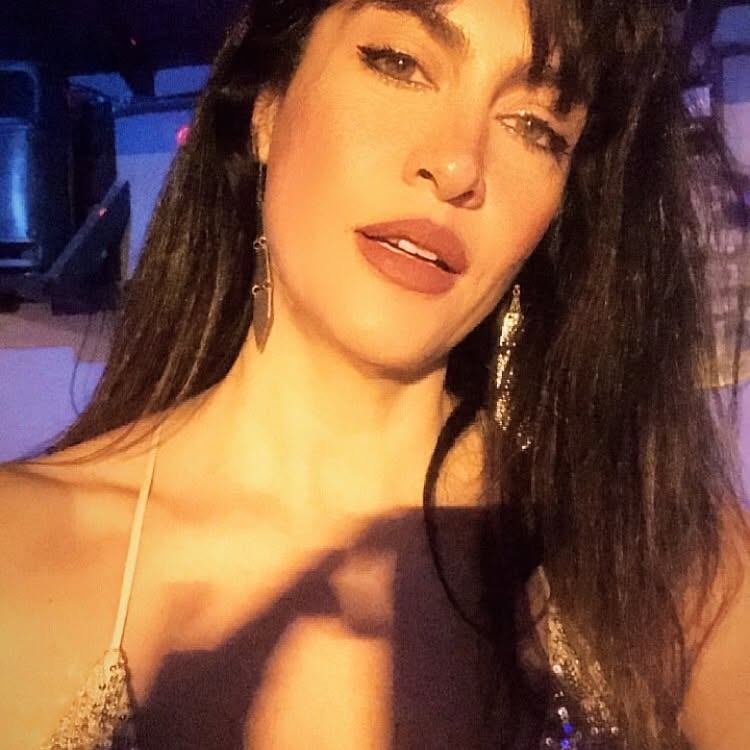 Tuğba Ekinci looks hot pics