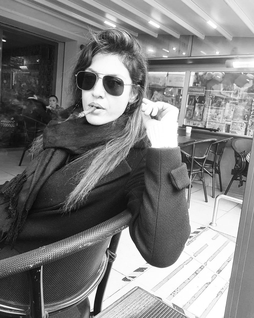 Tuğba Ekinci looks nude