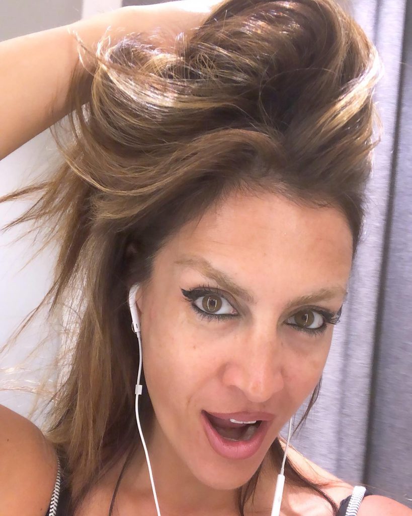 Tuğba Ekinci poses hot bikini