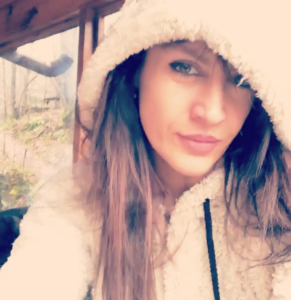 Tuğba Ekinci poses hot pics