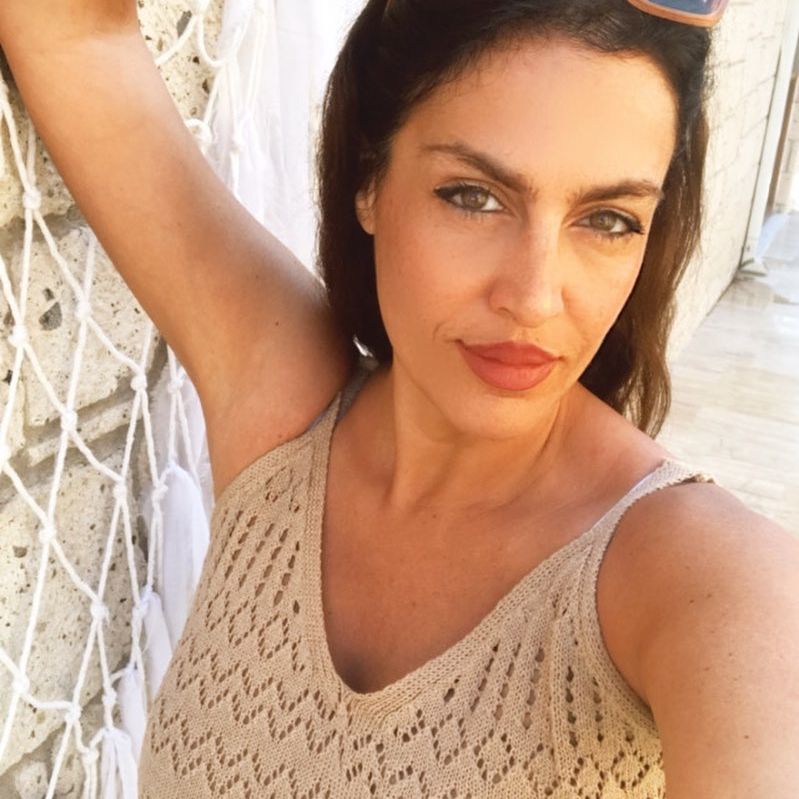 Tuğba Ekinci poses hot