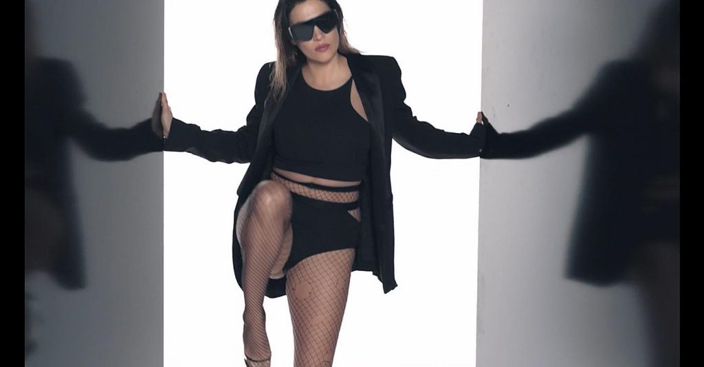 Tuğba Ekinci poses porn