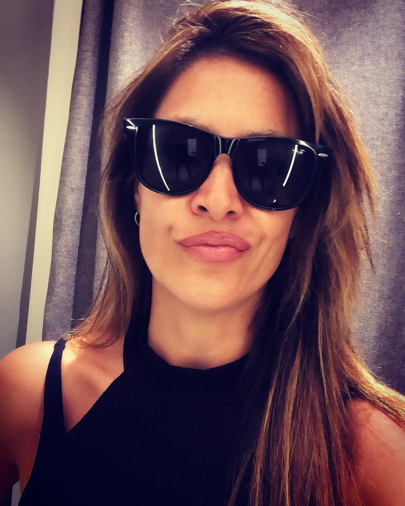 Tuğba Ekinci smiles hot pics