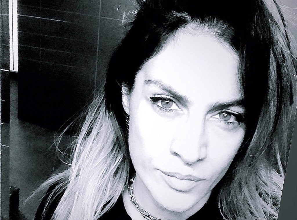 Tuğba Ekinci smiles nude