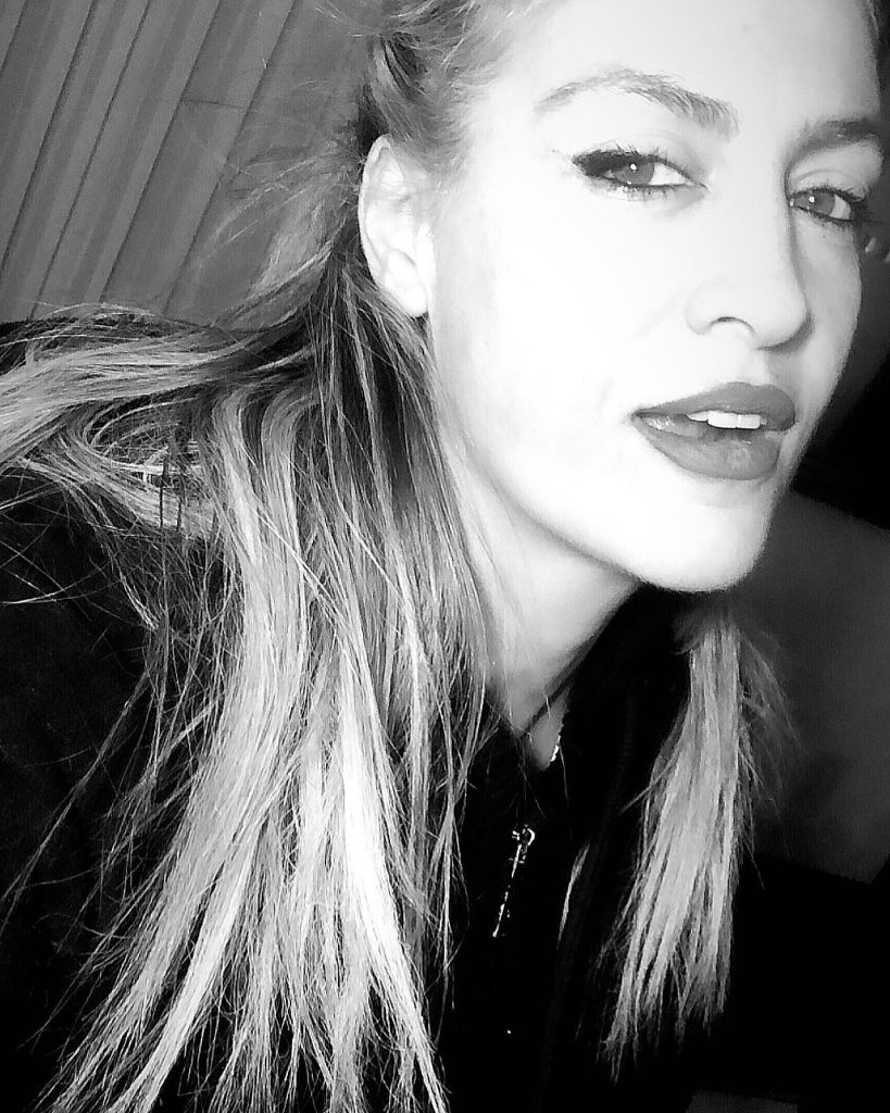 Tuğba Ekinci smiles porn