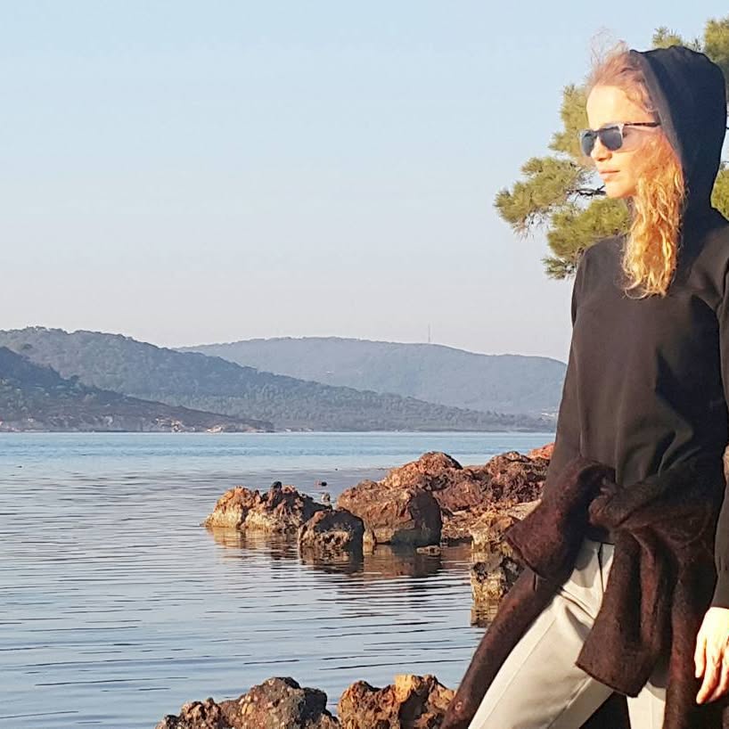 Tuğçe Kazaz depicts fire naked