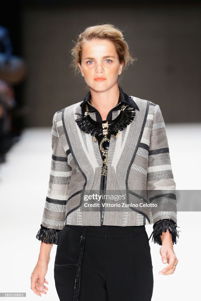 Tuğçe Kazaz looks hot pics